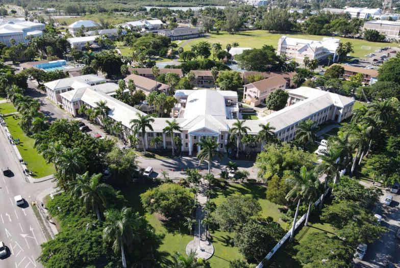 巴哈马奥克斯大学菲尔德校区的俯视图